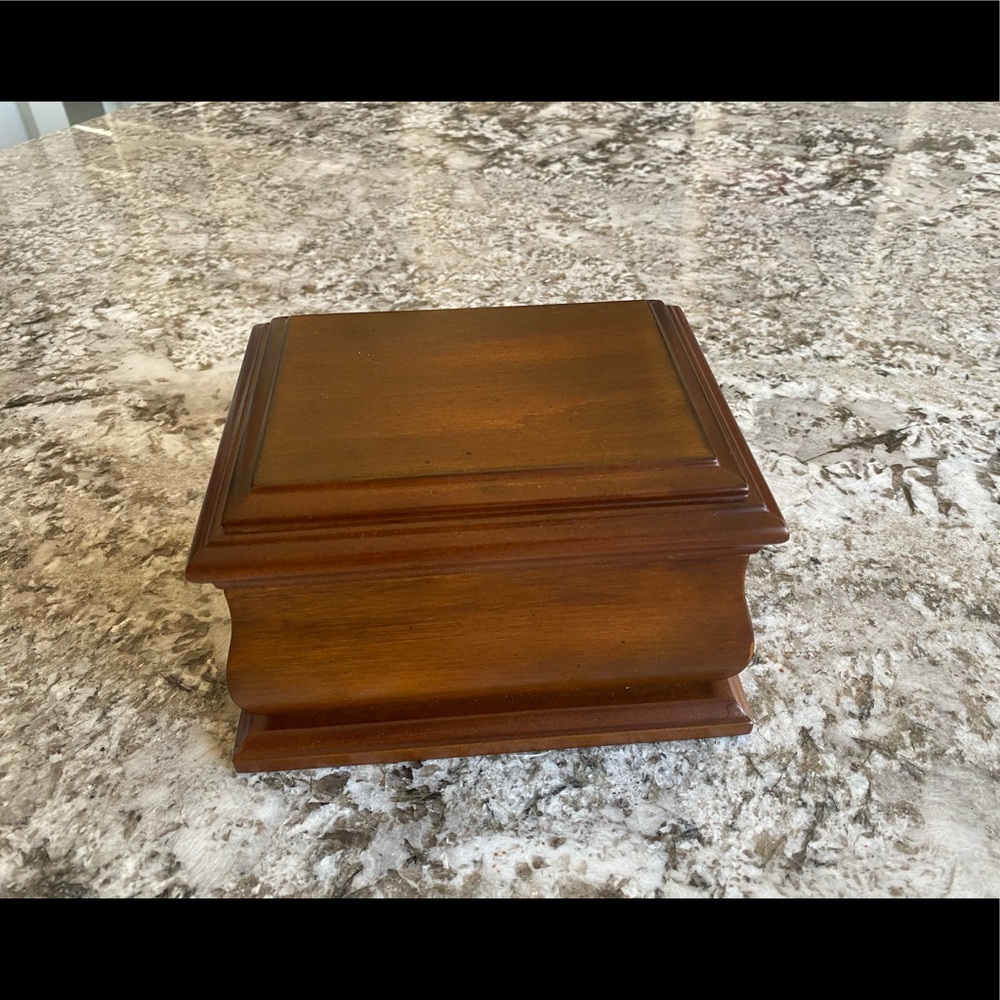 Jewelry box